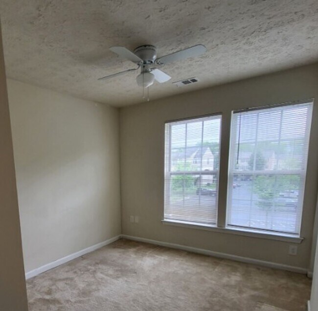 Building Photo - SPACIOUS 3-Level Townhome in Winston's Choice