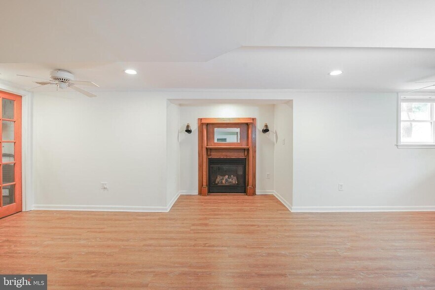 Building Photo - 5602 Hawthorne St