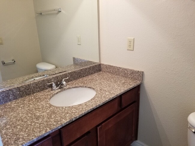 Building Photo - Beautiful 2 bedroom condo for Rent