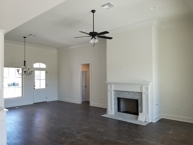 Building Photo - Beautiful home in South Baton Rouge neighborhood!