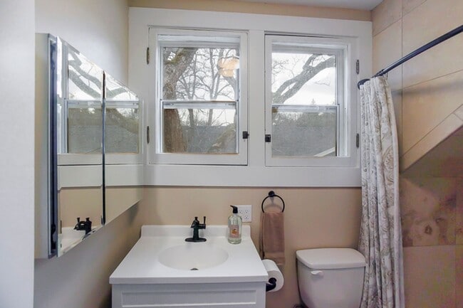 Building Photo - The Loft: Furnished Jacksonville Suite! Grand Deck with Views, King Bed $300 Utility Fee