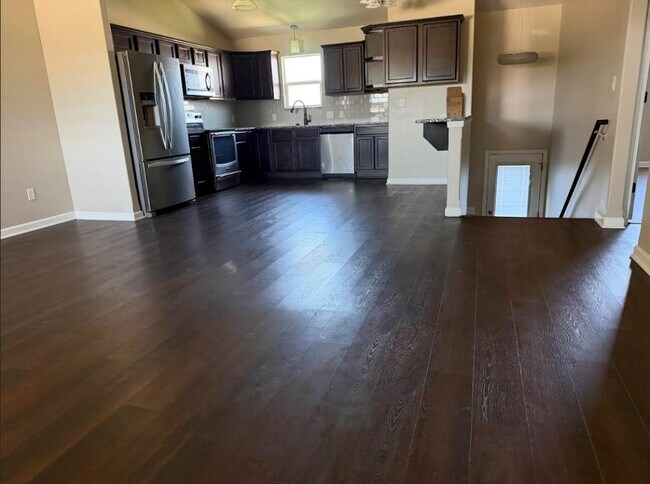 Building Photo - 5270 N Cypress Cir