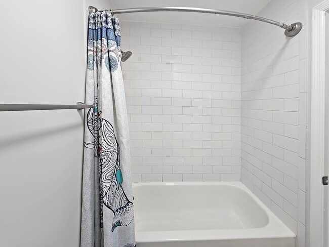 Building Photo - COMING SOON: Beautifully Updated 2/2.5 Townhome Near Truist Park
