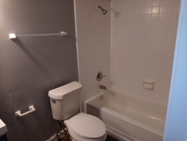 Building Photo - 9700 Leawood Blvd