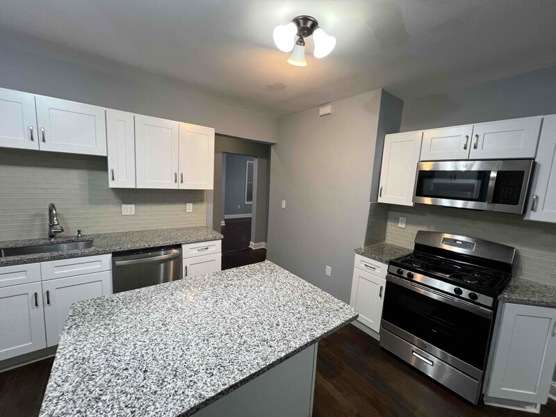 Building Photo - 267 Sargeant St