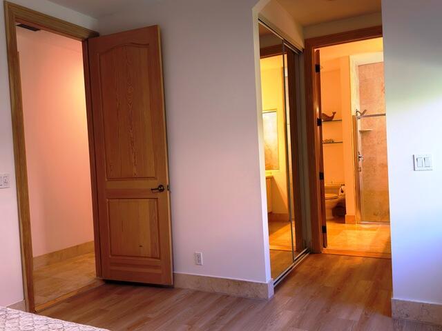 Building Photo - 8387 Ironhorse Ct