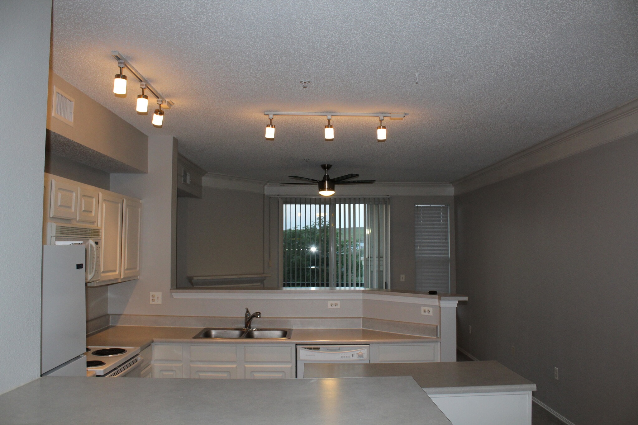 Building Photo - 2085 Eagle Ave