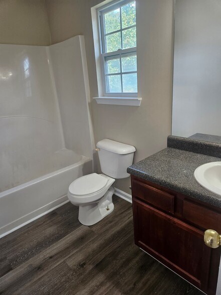Building Photo - 500 Jaclyn Cir