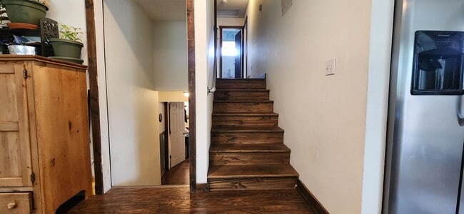 Building Photo - 420 N 19th Ave