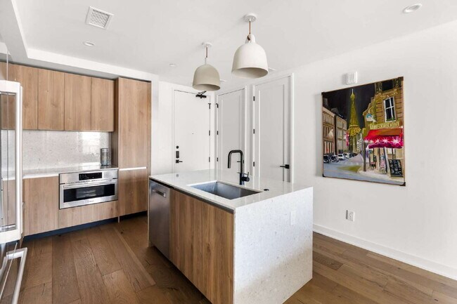 Building Photo - Luxury Condo with Skyline Views