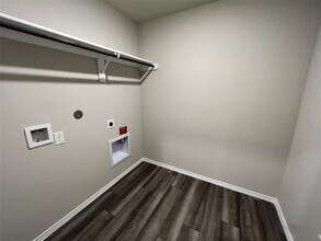 Building Photo - 332 Pecos Dr