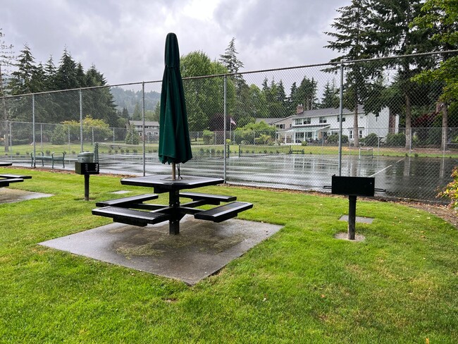 Building Photo - Private access to Lake Sammamish house