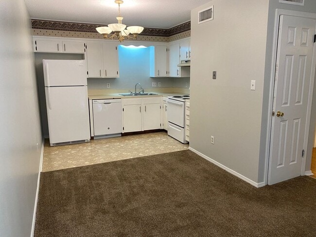 Building Photo - 1BR/1BA Apartment next to Southwood High S...