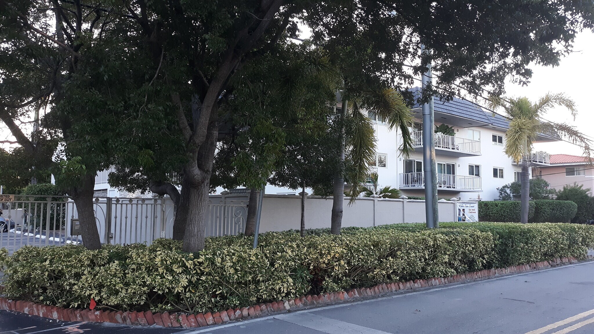 Building Photo - 11610 N Bayshore Dr