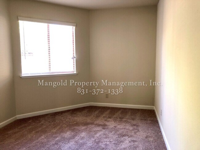 Building Photo - Comfortable 2-Bedroom 1-Bath Condo with Gr...
