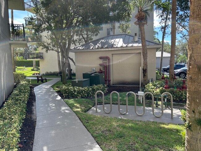 Building Photo - 26 Royal Palm Way