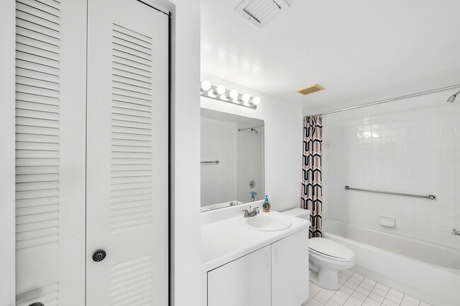 Building Photo - 9580 Weldon Cir