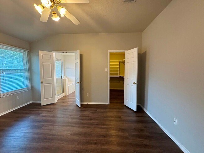 Building Photo - 1508 Highland Dr