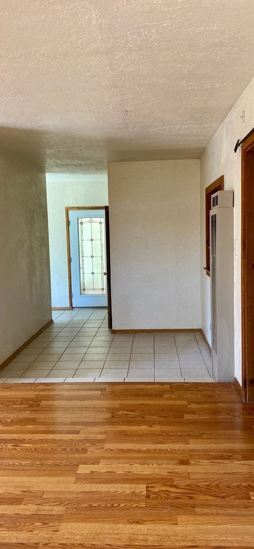 Building Photo - 2 Bedroom With Lots of Space