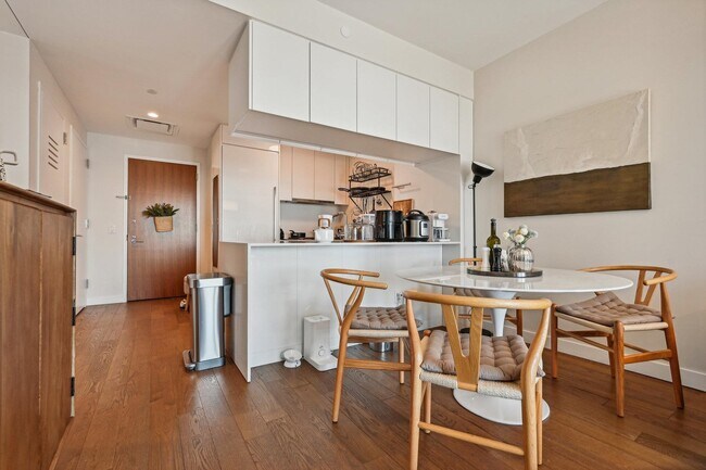 Building Photo - 99 Hudson St