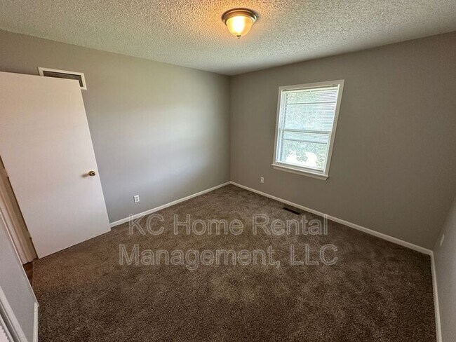 Building Photo - 433 Lee Dr