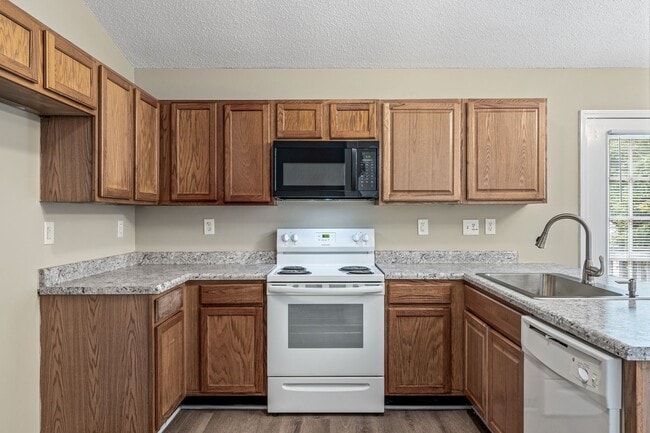 Building Photo - Welcome to this charming 4 bedroom, 2 bathroom home located in Greensboro, NC.