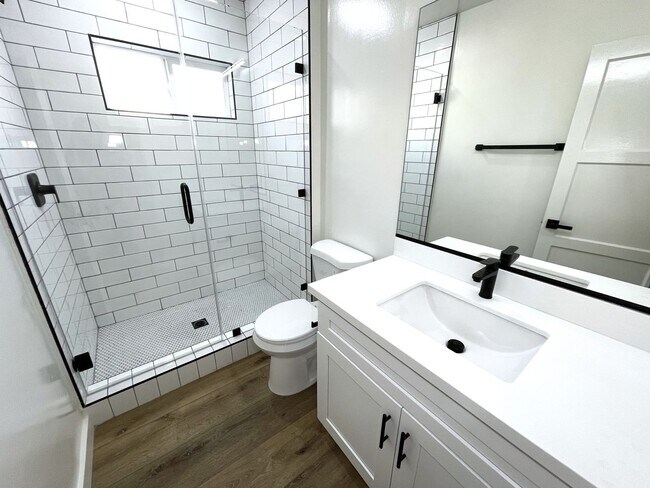 Building Photo - 4024-28 Lincoln