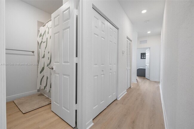 Building Photo - 147 SW 185th Way