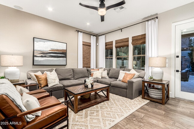 Building Photo - 9250 E Via De Vaquero Dr