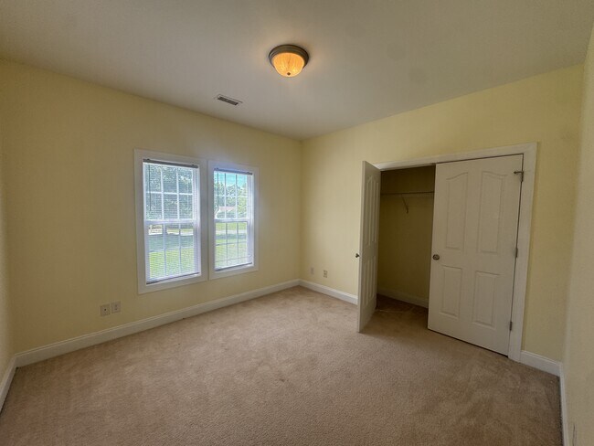Building Photo - 210 Chadwick Shores Dr