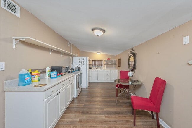 Building Photo - 346 Crescent Dr