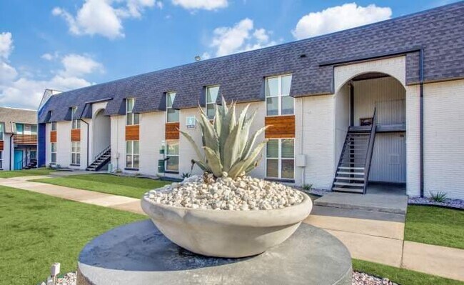 Building Photo - 1 bedroom in North Richland Hills TX 76180