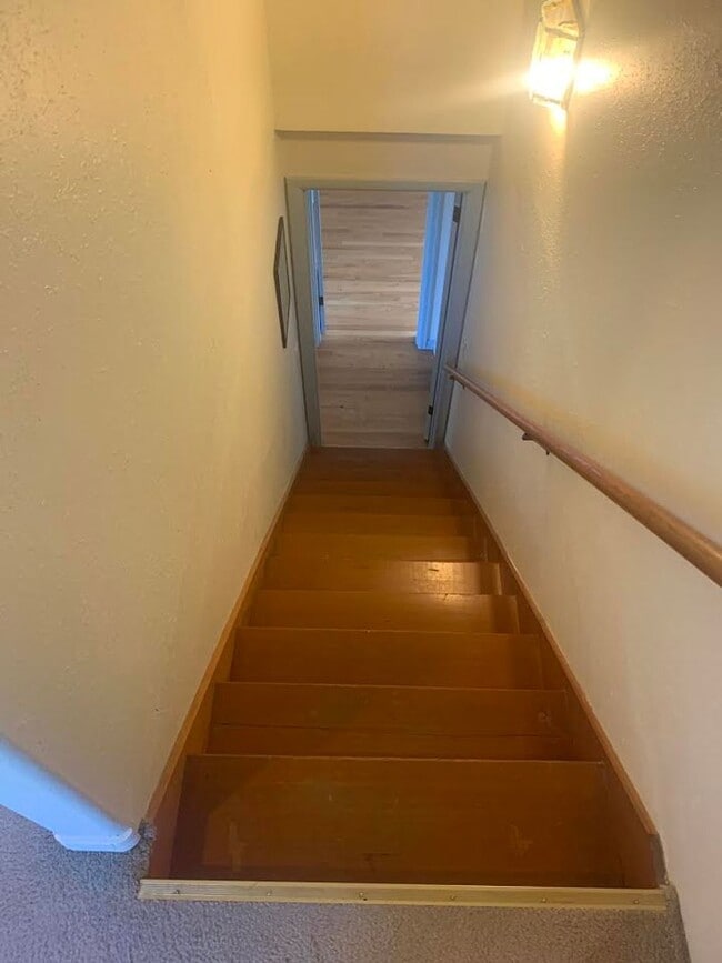 Building Photo - Colonial Style Home on Park-Like Grounds