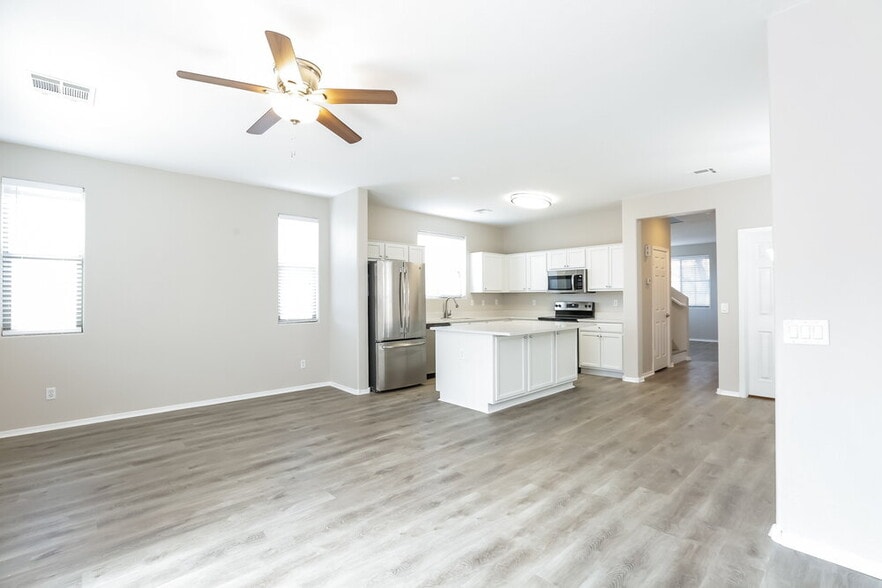 Building Photo - 3020 S 94th Ave