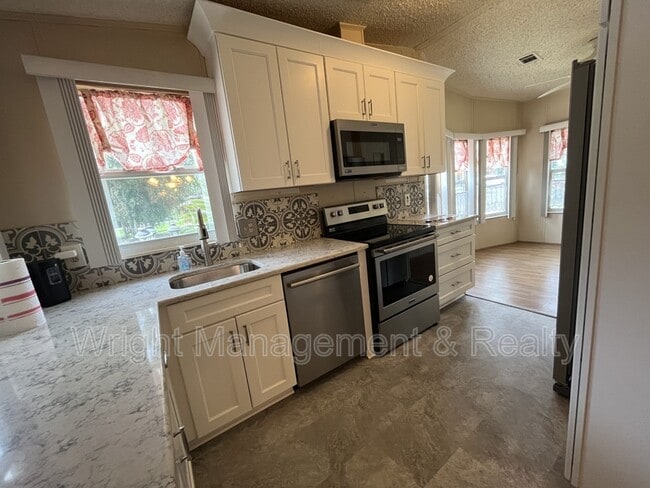 Building Photo - 38202 Woodgate Ln