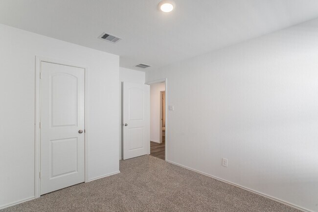 Building Photo - 24314 Pebble Cres Ln