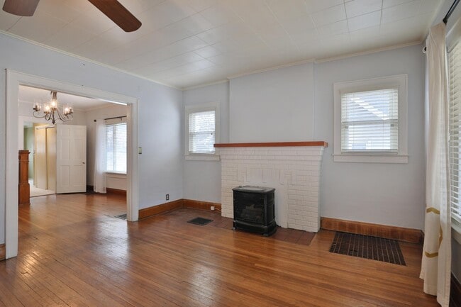 Building Photo - 93 E Lincoln Ave