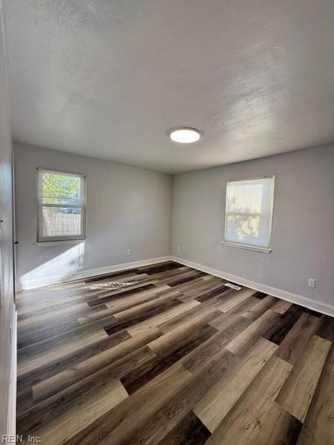 Building Photo - FOR RENT NORFOLK!!