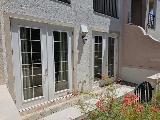 Building Photo - 461 Nokomis Ave S