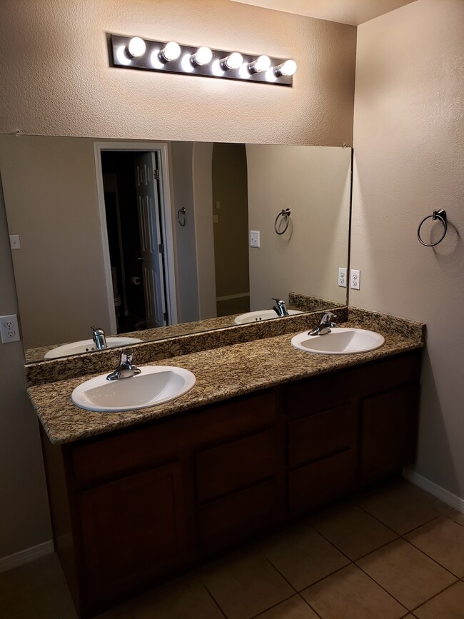 Building Photo - 2541 Prado Del Sol Ave