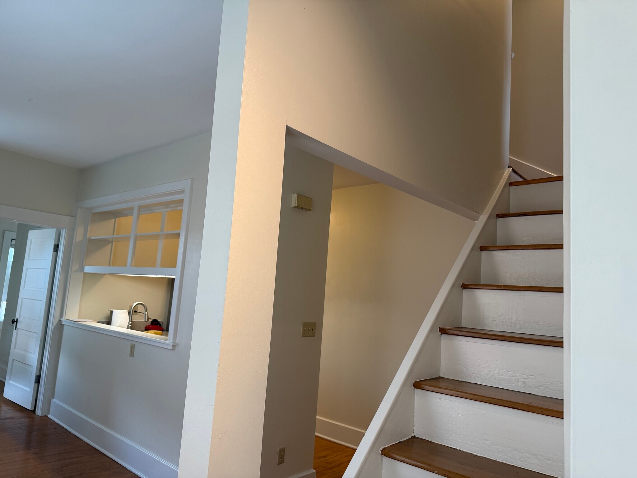 Building Photo - 404 W 1st Ave