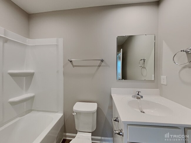 Building Photo - 950 Sequoia Dr