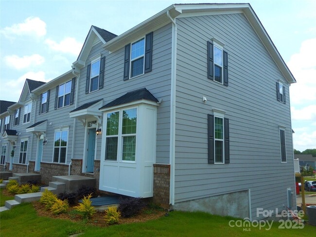 Building Photo - 421 Serenity Cir