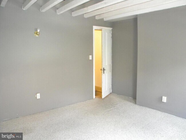 Building Photo - 935 S Charles St