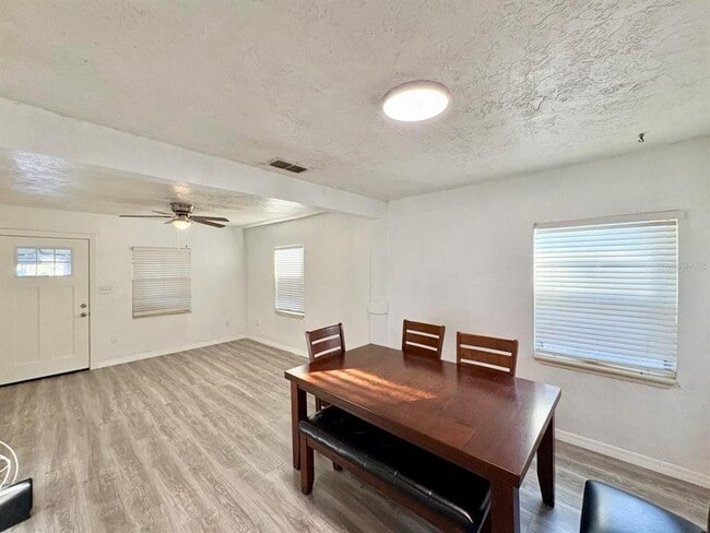 Building Photo - 524 E Lime St