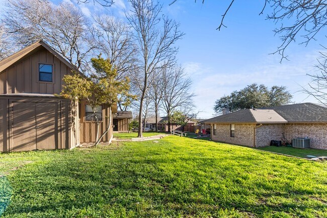 Building Photo - 117 Holly Hill Dr