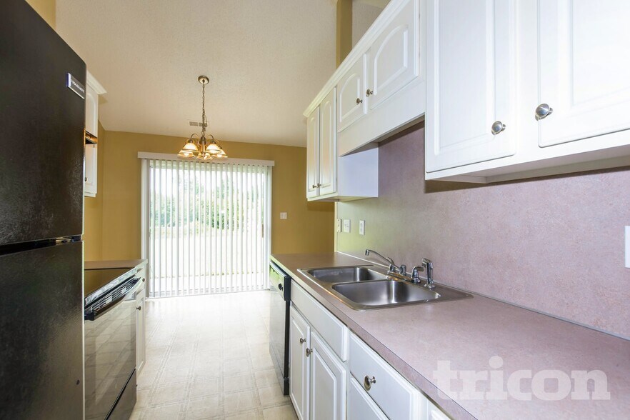 Building Photo - 2125 Sebastiani Dr