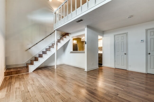 Building Photo - 3105 Wycliff Ave