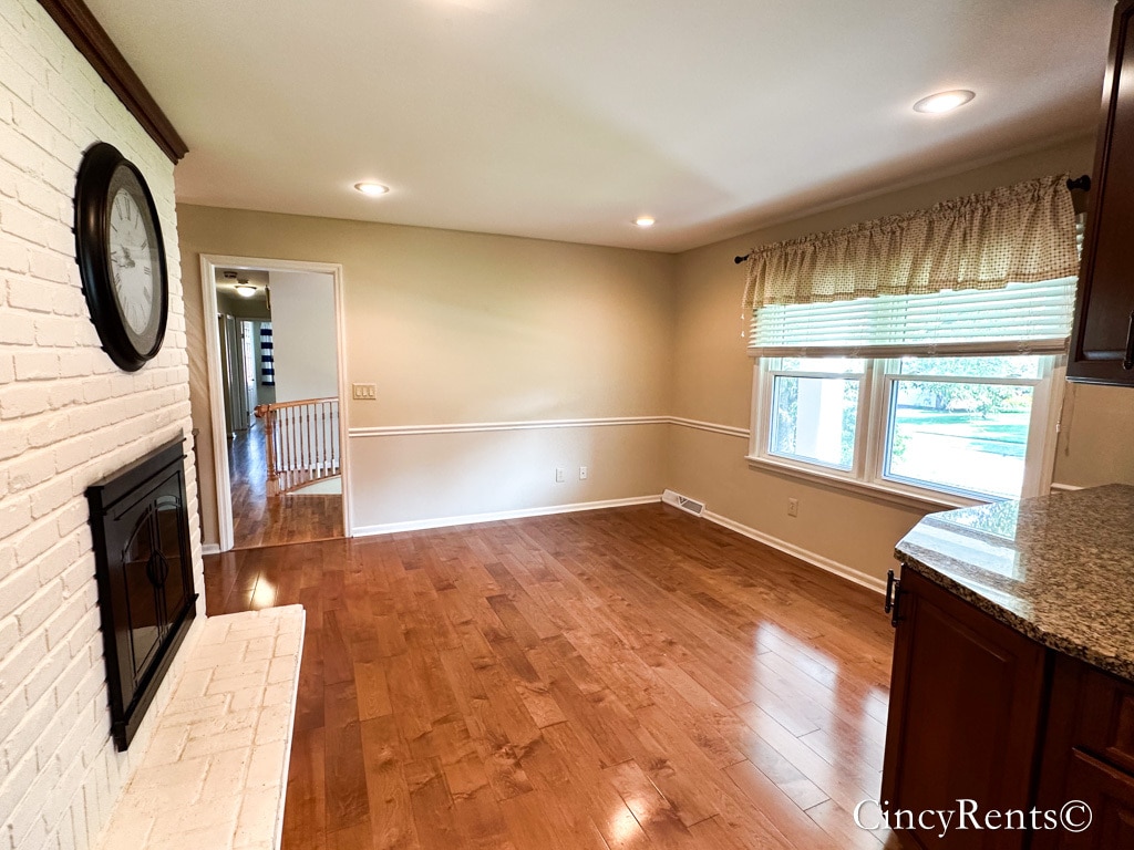 Building Photo - 6463 Oldbarn Ct