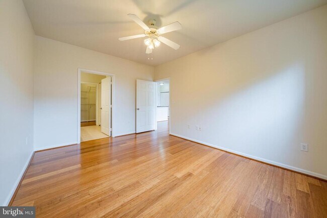 Building Photo - 12929 Centre Park Cir